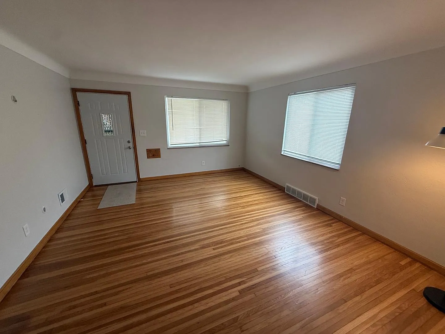 3 bed, 1.0 bath, 1337 sqft, $1,198 — Photo 4