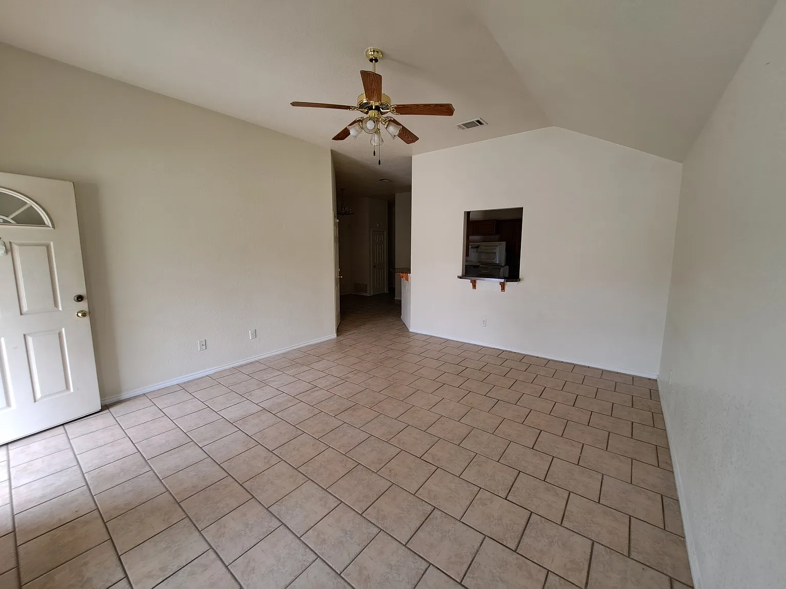 3 bed, 1313 sqft, $1,200 — Photo 3