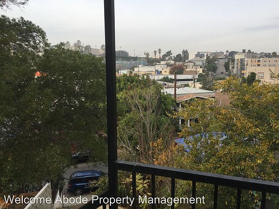 5th image of 129 1/2 N Toluca St