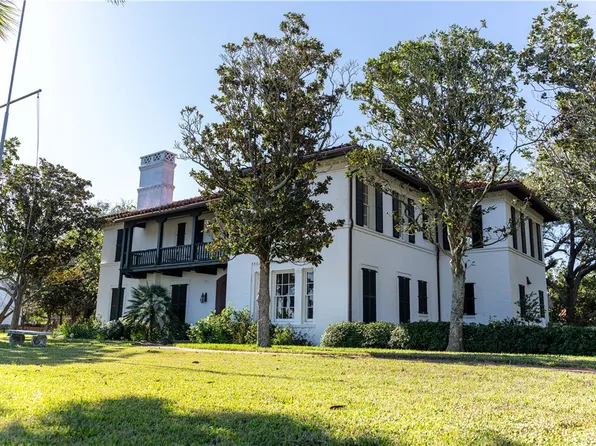 1717 Ocean Dr, Corpus Christi, TX 78404