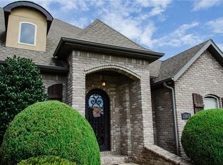 5805 S 66th St, Cave Springs, AR 72718