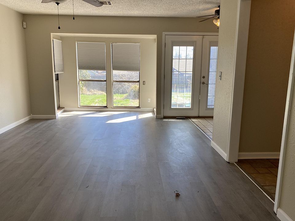 1st image of 216 Shadybrook Pl