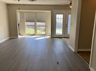 216 Shadybrook Pl, Midwest City, OK 73110