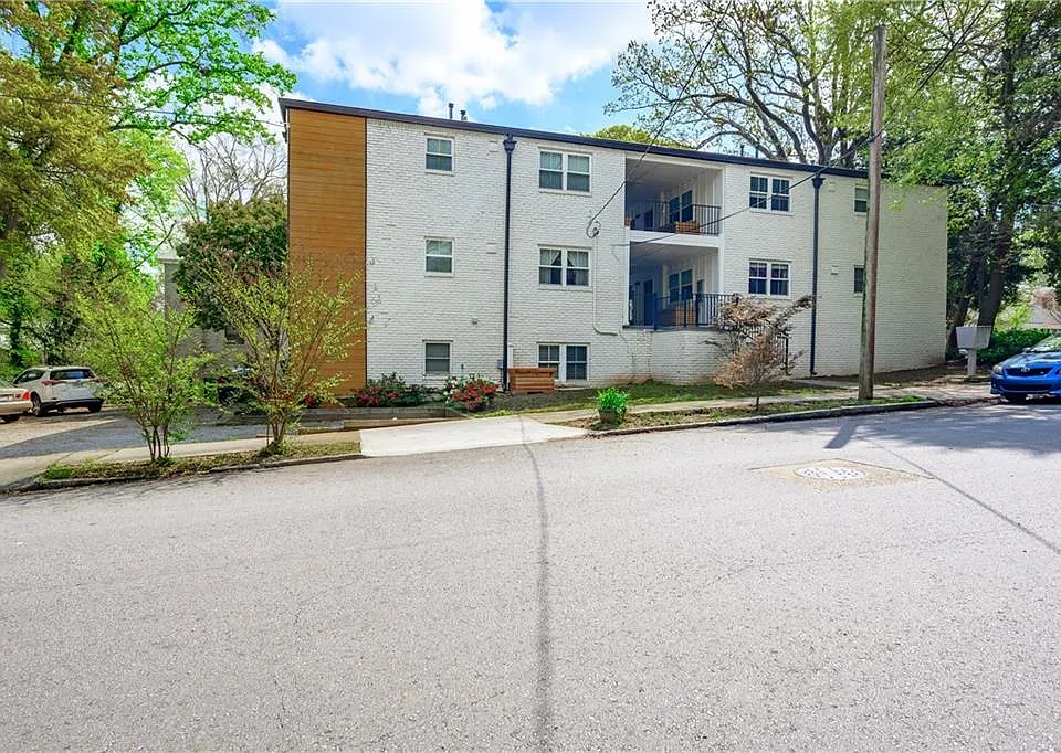 880 Saint Charles Ave NE #10