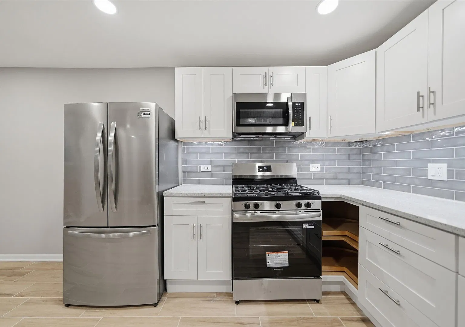 2 bed, 900 sqft, $1,900 — Photo 2