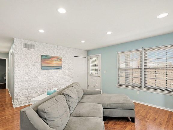 4th image of 24028 Greenhill Rd #59