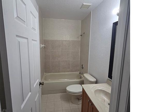 4th image of 875 SW 6th Pl