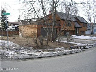 3rd image of 742 Towne Ct