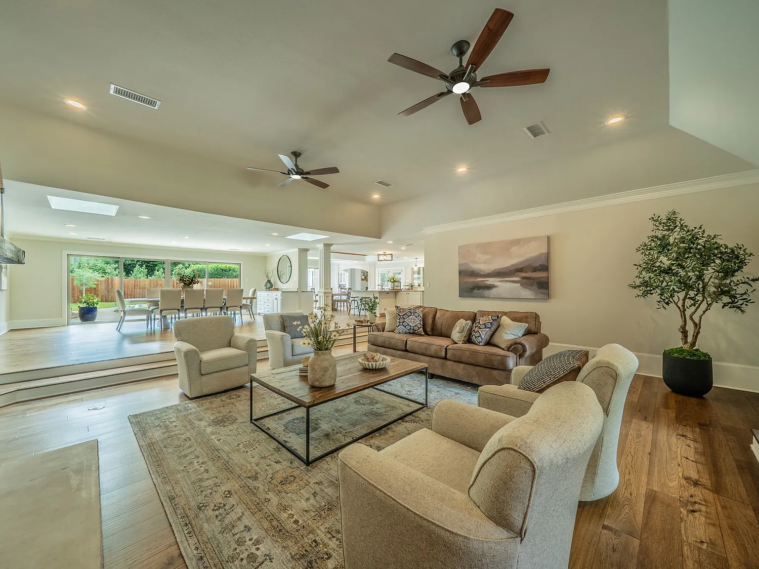 4 bed, 5265 sqft, $25,000 — Photo 4