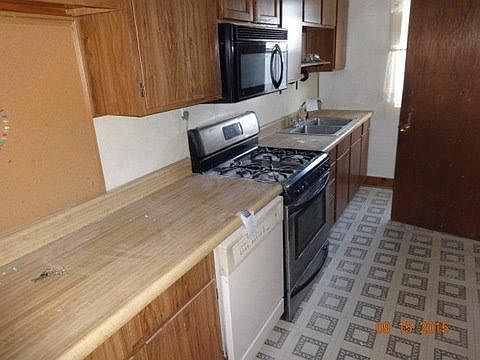 2nd image of 825 170th St