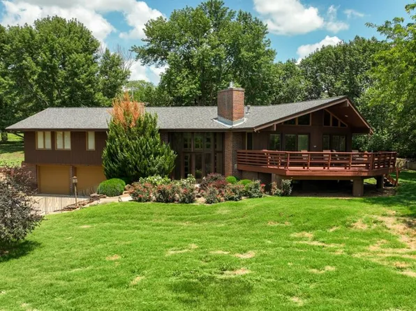 1707 Uppermill Ter, Salina, KS 67401