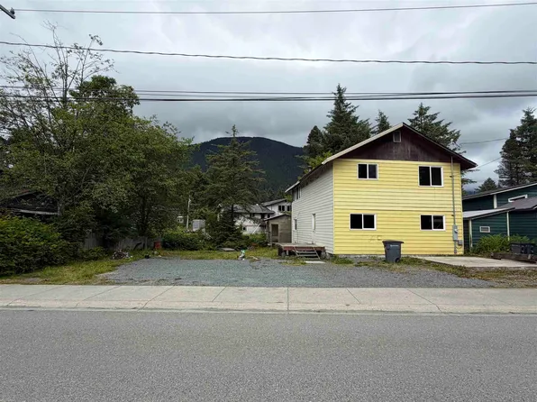 405 Degroff St, Sitka, AK 99835