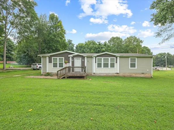 2045 Lakeview Dr, Byrdstown, TN 38549