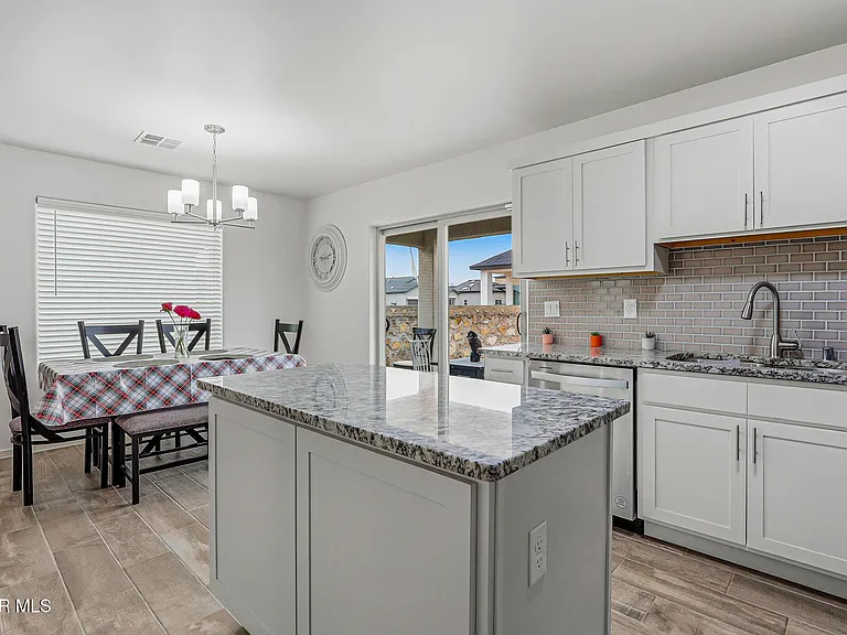 15252 Apex Ct — Photo 6