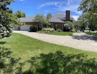 2nd image of 1100 Countryside Dr