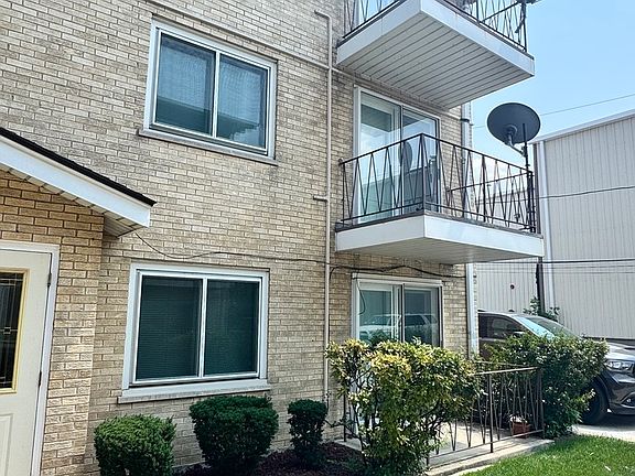 4th image of 6023 W 64th Pl APT 9