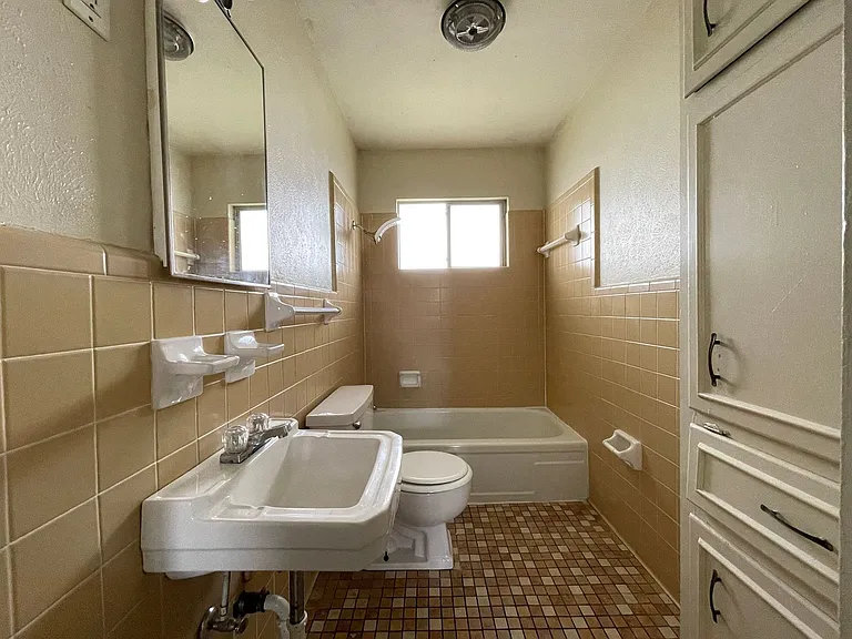 805 W Hallmark Ave — Photo 7