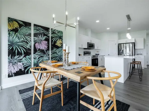 300 N Edgefield Close, Strathmore, AB T1P 2H9
