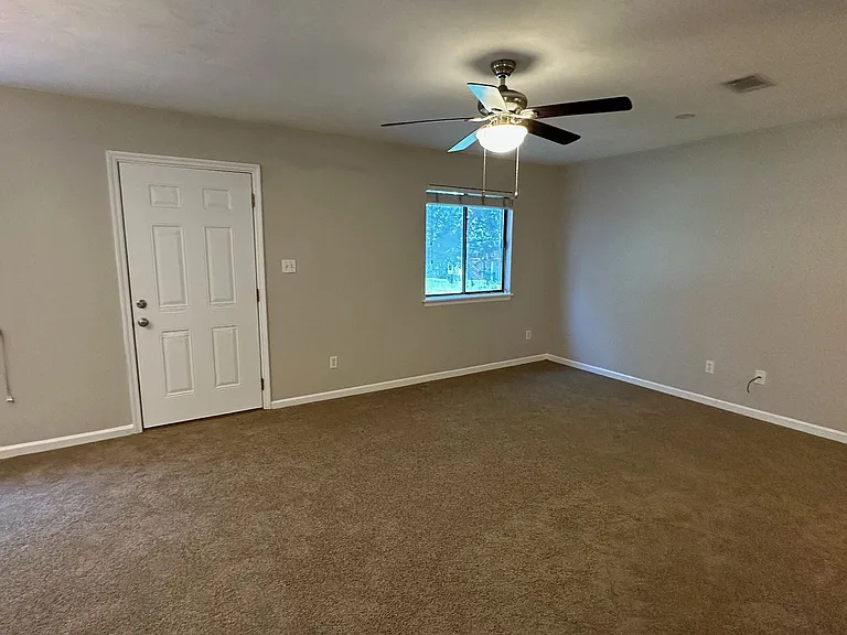 1317 Airport Dr #F13 — Photo 4