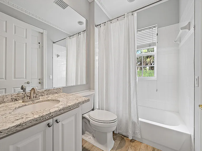 140 Sweet Bay Cir — Photo 16