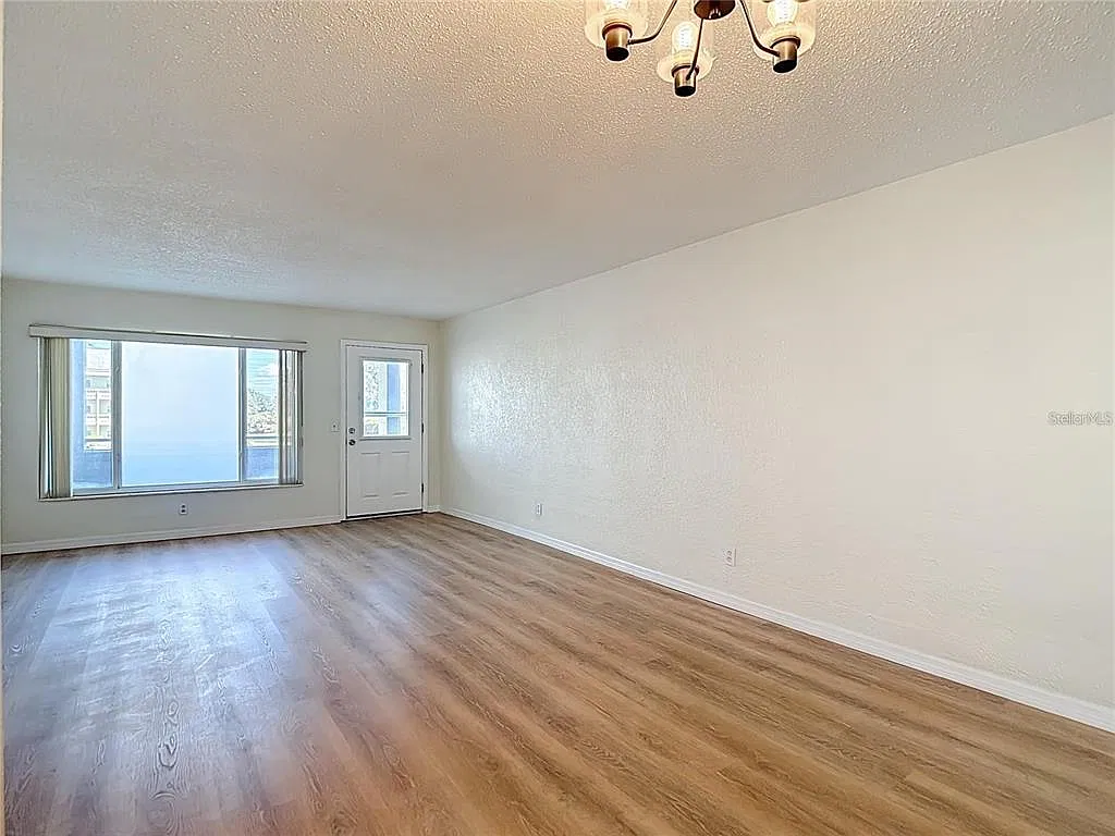 2 bed, 2.0 bath, 1100 sqft, $1,700 — Photo 3