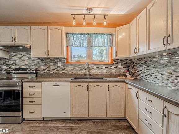 5th image of 840 Fairbank Ave