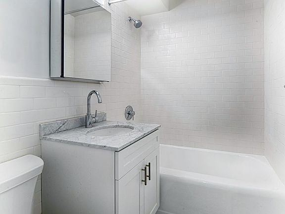 4th image of 1329 2nd Ave #12V