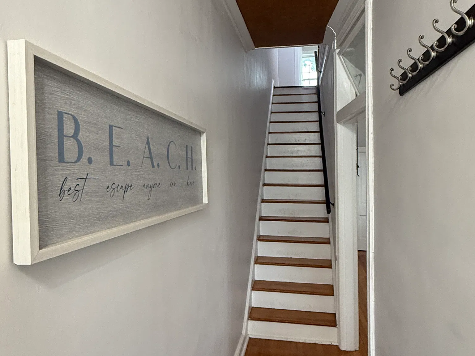 3 bed, 1.5 bath, 1900 sqft, $2,990 — Photo 2