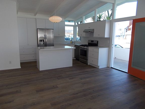 3rd image of 925 W Balboa Blvd APT A