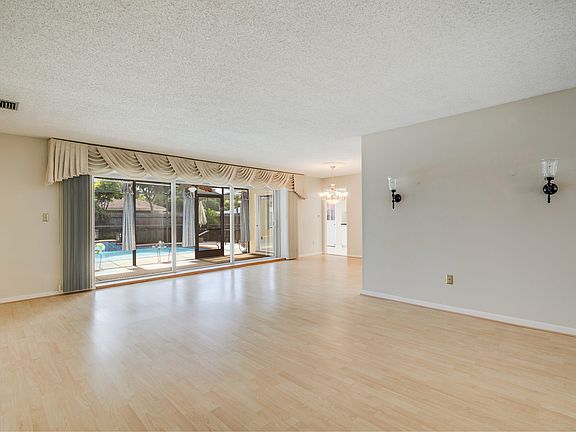 4th image of 10088 Linden Place Dr