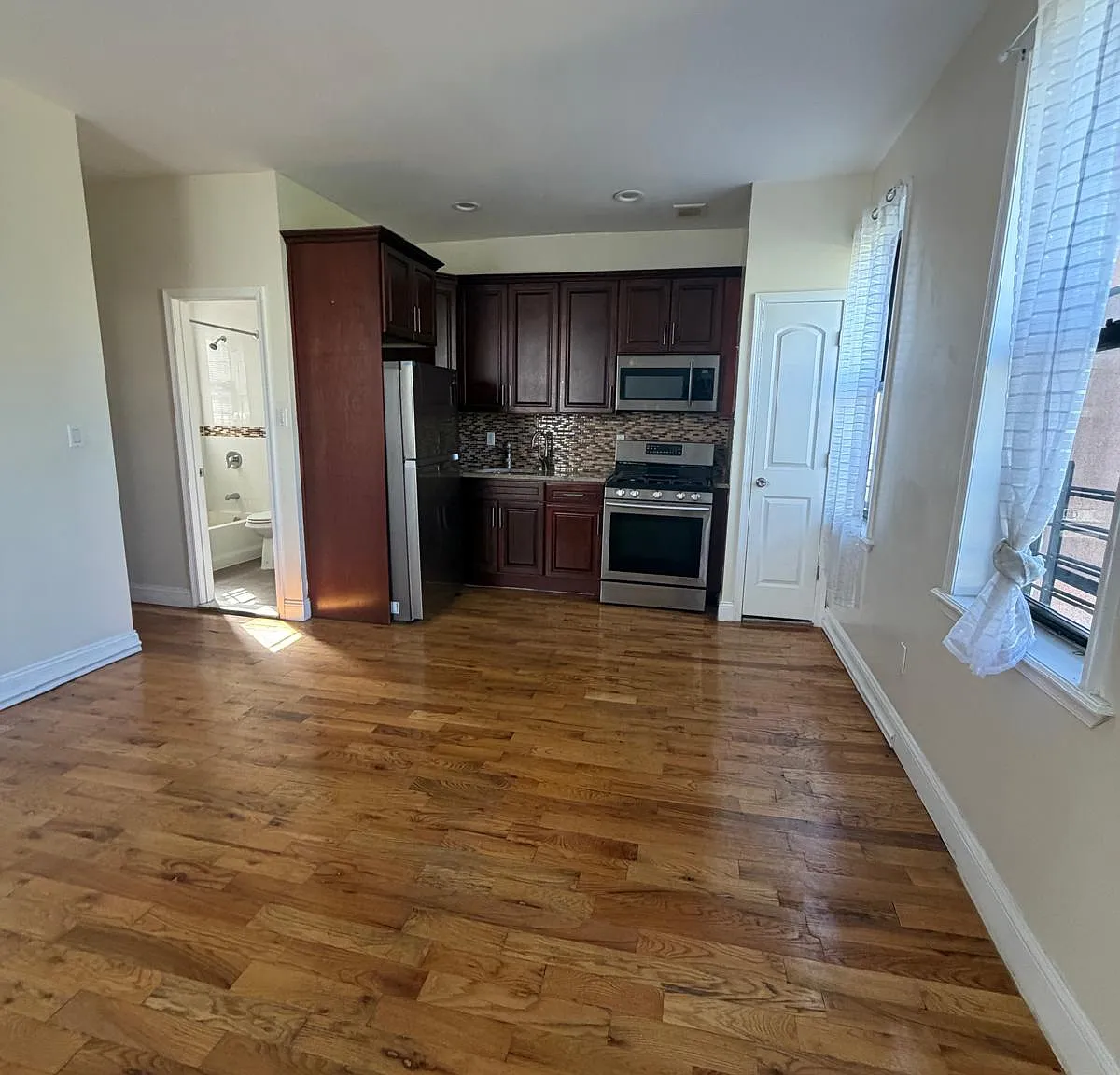 1 bed, $2,734 — Photo 1