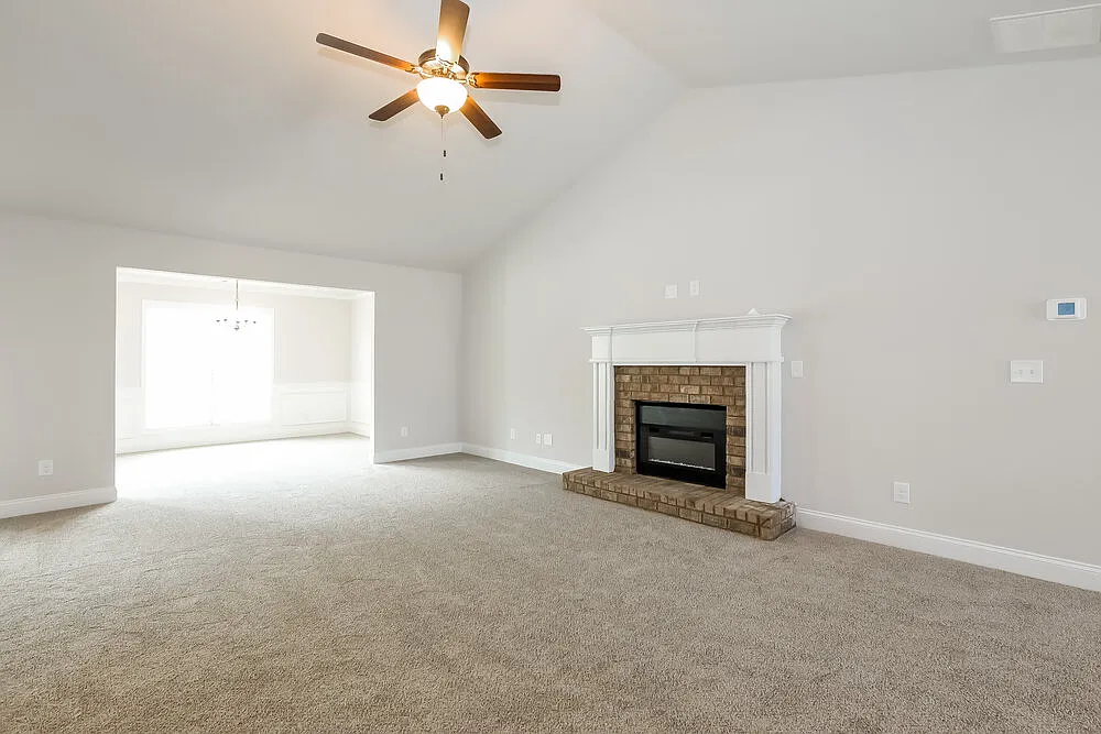 4 bed, 2.5 bath, 2200 sqft, $2,075 — Photo 3