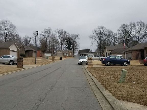 4th image of 1301 Riverwood Dr
