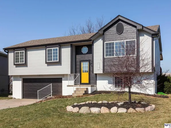 6722 N 113th St, Omaha, NE 68164