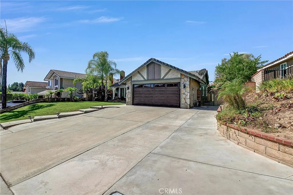 3 bed, 1284 sqft, $3,995 — Photo 4