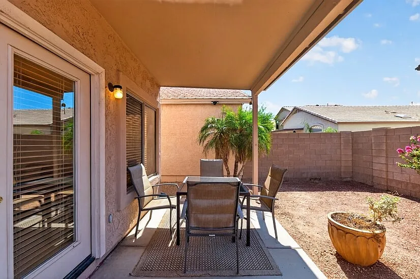 Spacious Home in Gated Mesa Community — Photo 4