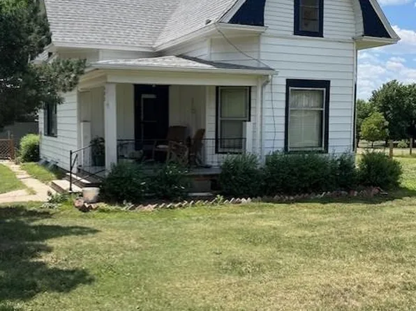 305 W 2nd St, Bison, KS 67520