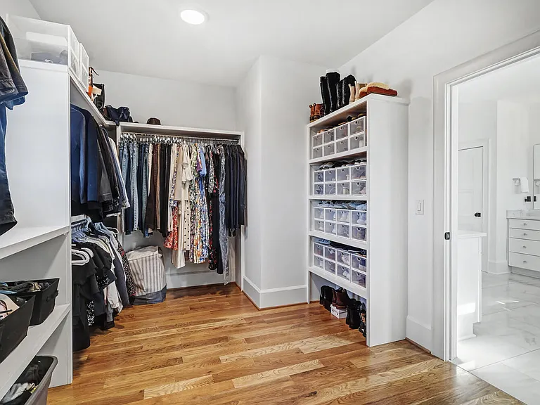 2852 Dorchester Pl — Photo 25