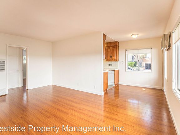 3rd image of 644 Westbourne Dr APT 1