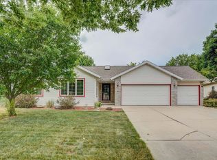 484 Dahl Dr, Deforest, WI 53532
