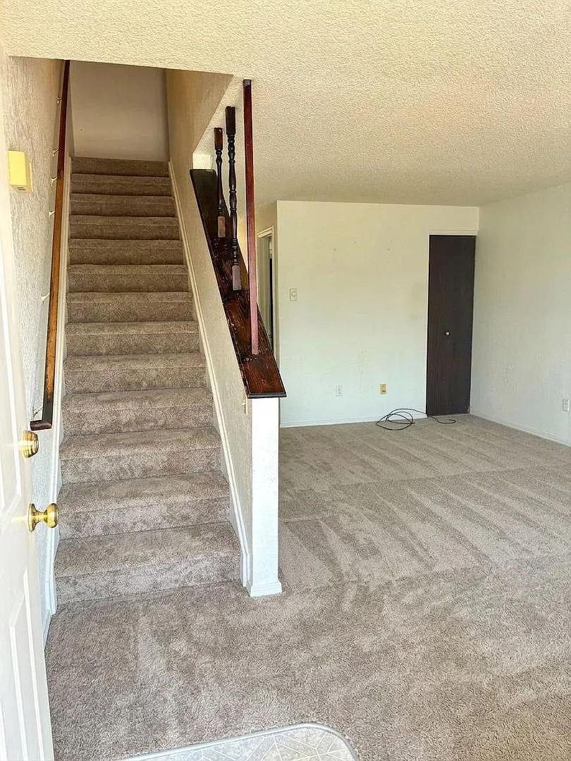 Lovely 2 Bedroom 1.5 Bath 2-Story Townhome - SW Loveland! — Photo 3