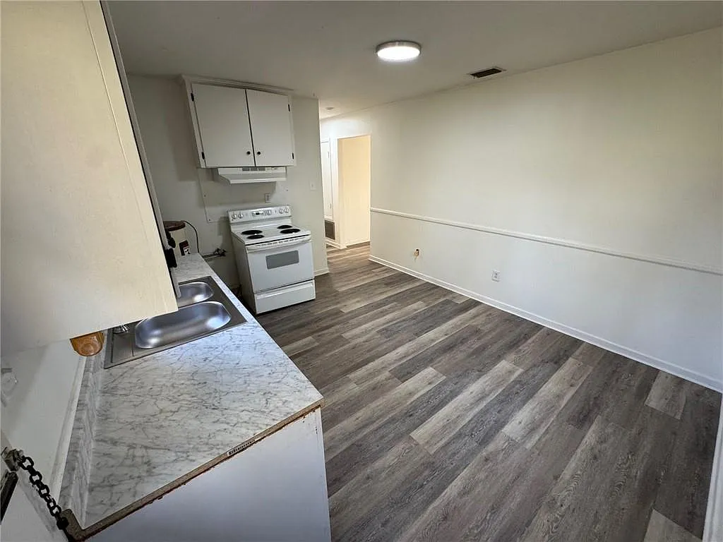 2 bed, 1.0 bath, 912 sqft, $995 — Photo 3