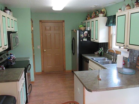 2nd image of 1419 Garden St