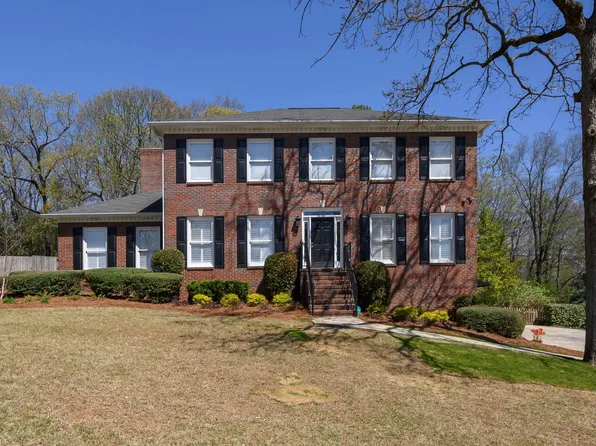 1681 Shades Pointe Dr, Hoover, AL 35244