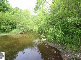 8515 N 7th Rd, Mesick, MI 49668