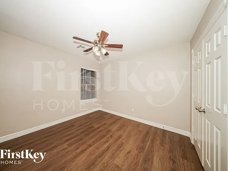 17205 Vitoria Dr — Photo 9