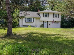 1 Hamilton Dr, Red Hook, NY 12571