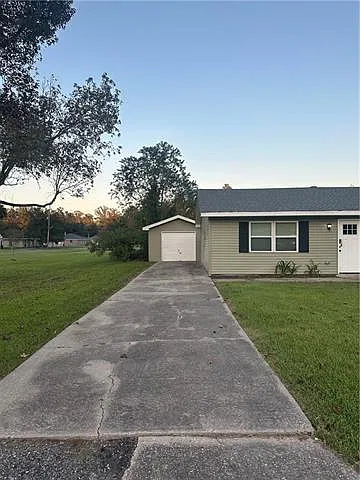 3 bed, 1.0 bath, 1200 sqft, $1,400 — Photo 3