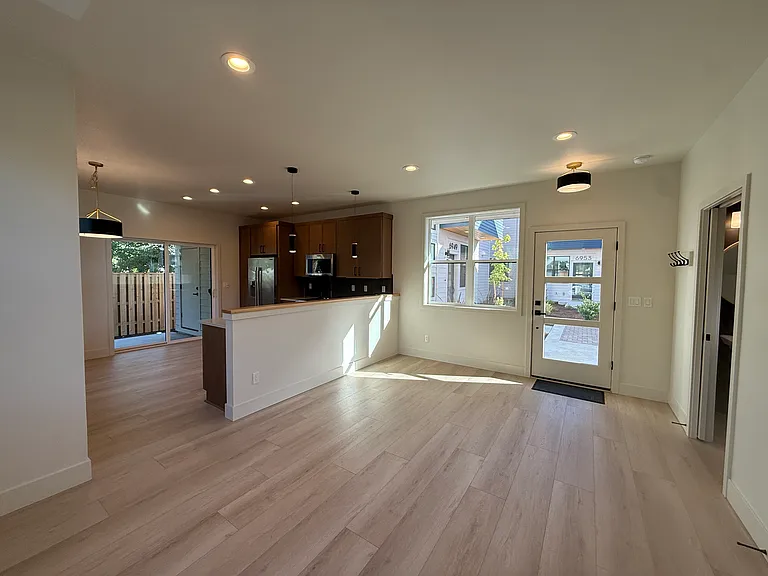 Living/dining room space.