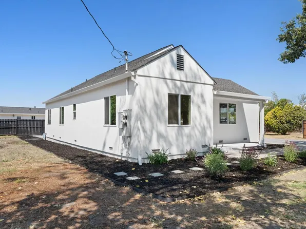1055 S Wright Road, Santa Rosa, CA 95407